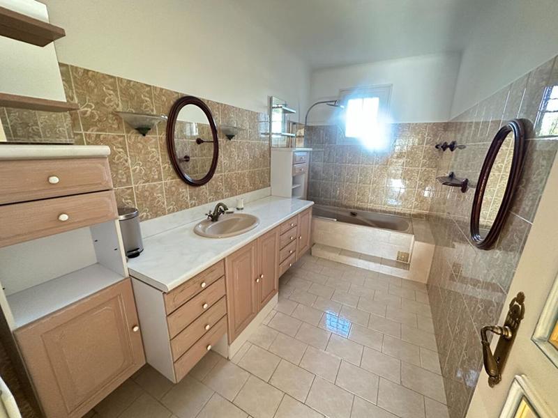 Maison - 300 m² - 8 pièces