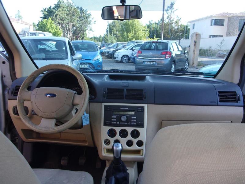 Ford Tourneo Connect 1,8 Tdci 110cv T210 Court