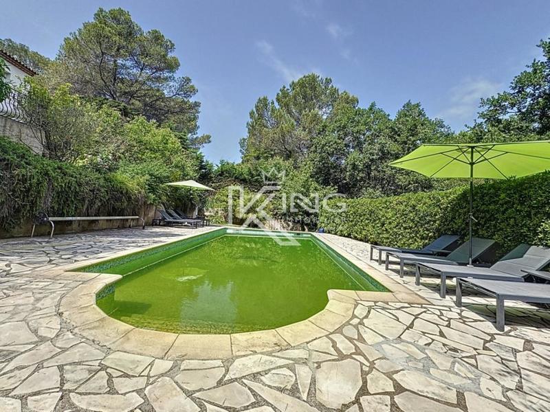 Villa - 200 m² - 6 pièces