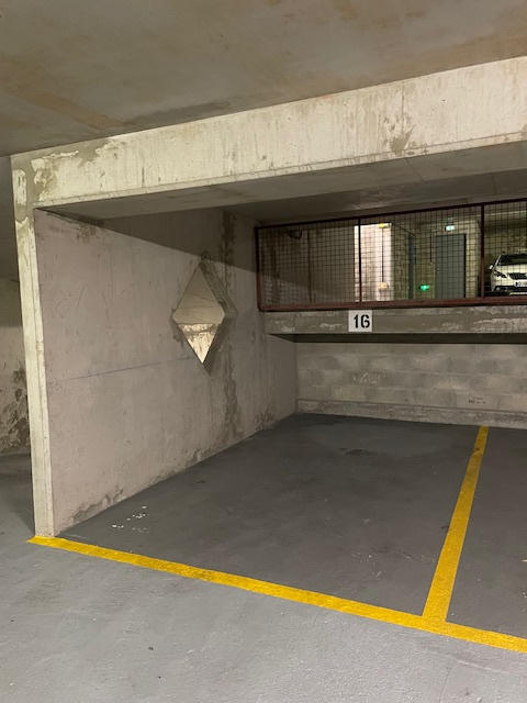 Parking / Garage
