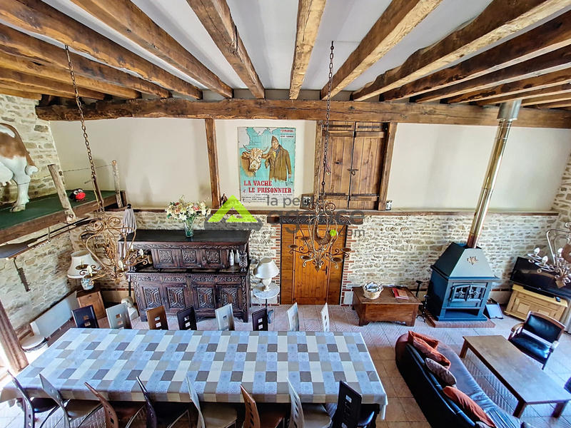 Maison - 270 m² - 11 pièces