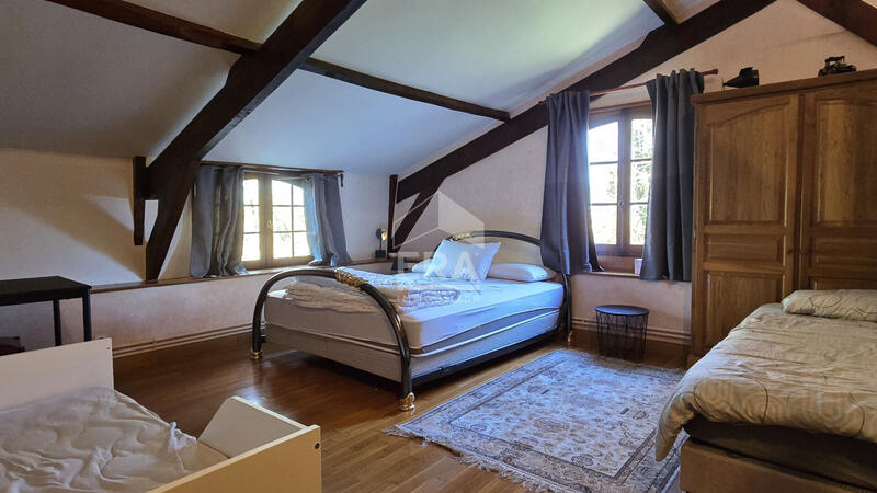 Maison - 399 m² - 16 pièces