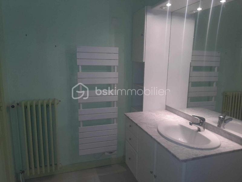 Maison - 650 m² - 6 pièces