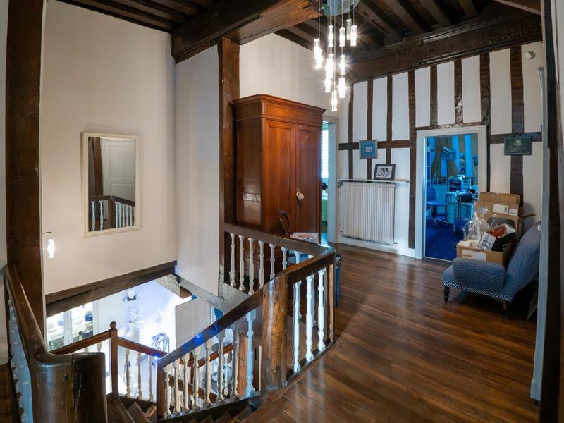 Demeure - 355 m² - 14 pièces