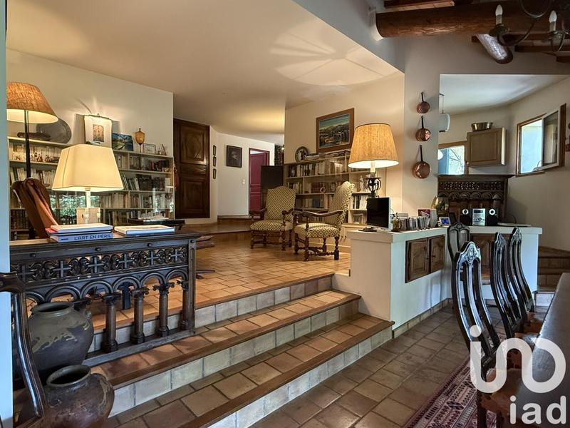 Maison - 201 m² - 8 pièces