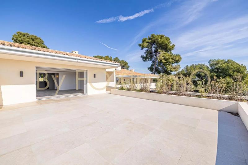 Villa - 555 m² - 16 pièces