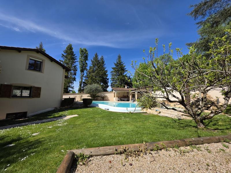 Maison contemporaine - 295 m² - 7 pièces