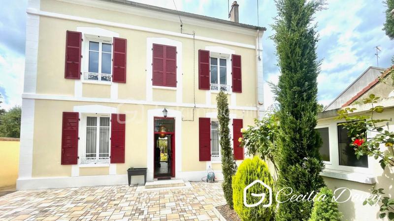 Propriété - 274 m² - 10 pièces