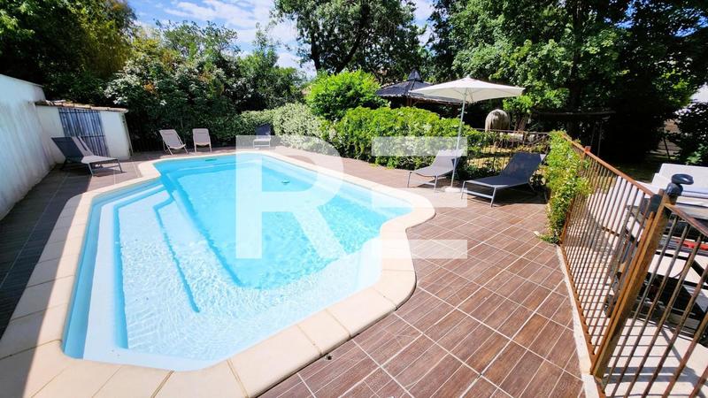 Propriété - 393 m² - 15 pièces