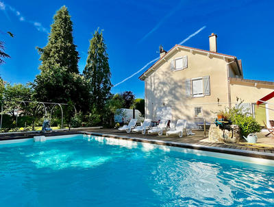 Maison - 213 m² - 8 pièces