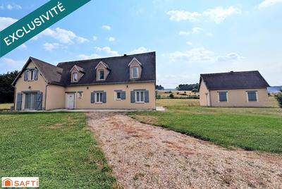 Maison - 243 m² - 9 pièces