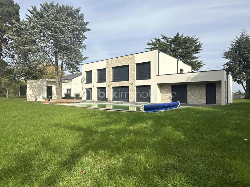 Maison - 293 m² - 7 pièces