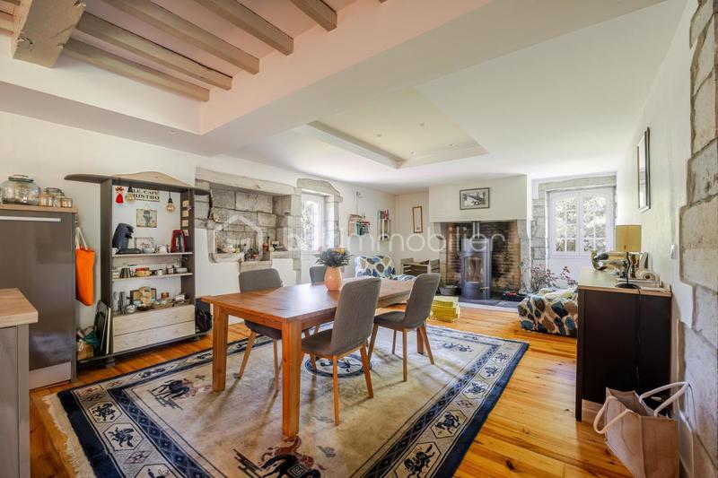 Demeure - 293 m² - 9 pièces