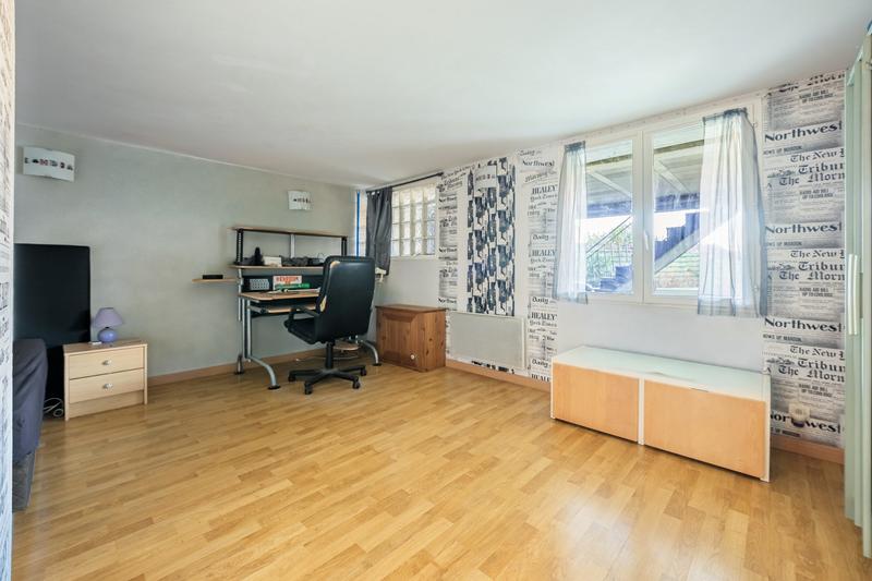 Maison traditionnelle - 220 m² - 8 pièces