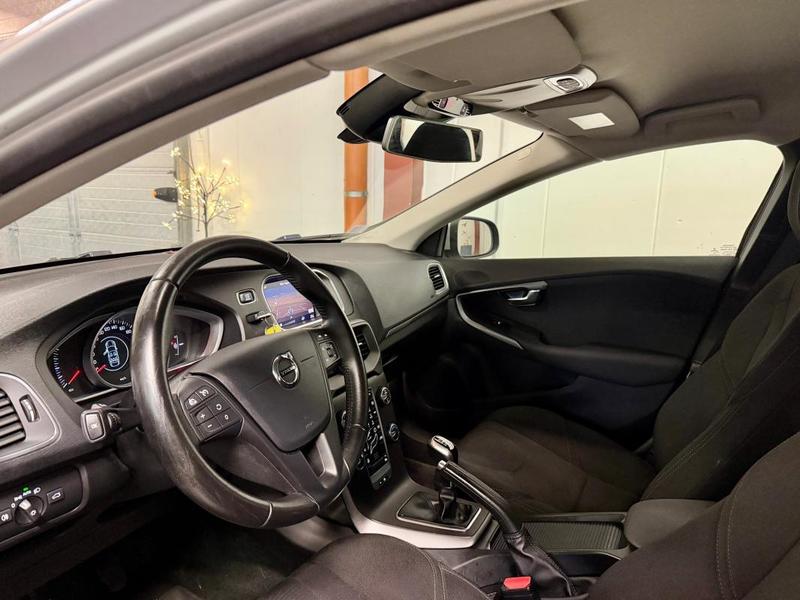 Volvo V40 2.0 T2 122ch