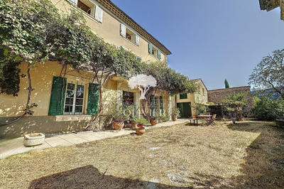 Maison de village - 280 m² - 14 pièces