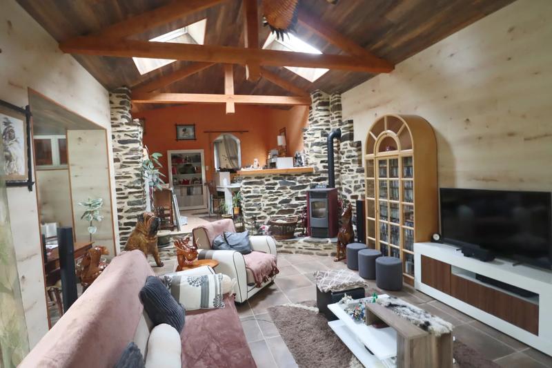 Maison - 240 m² - 12 pièces