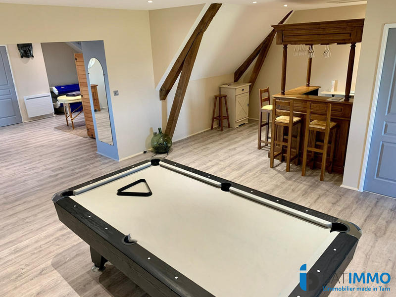 Maison - 820 m² - 18 pièces