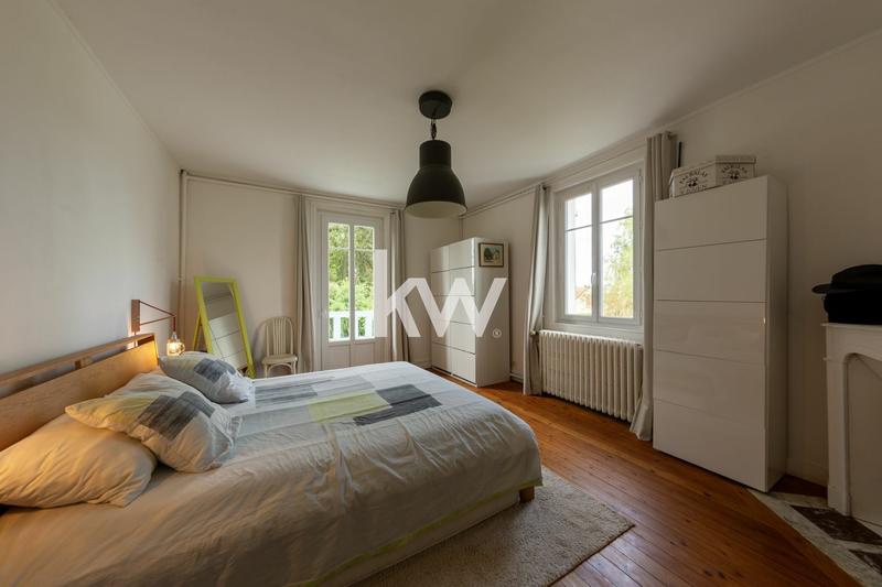 Maison - 283 m² - 9 pièces