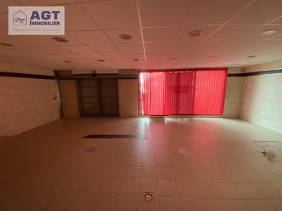 Local commercial - 137 m² - 4 pièces