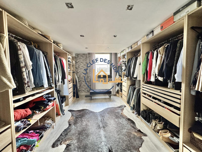 Maison - 215 m² - 7 pièces