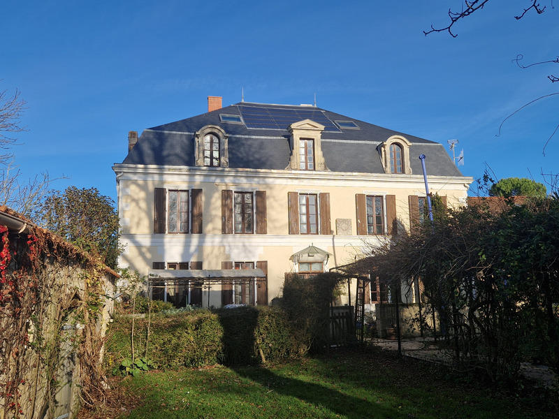 Maison de maîtres - 340 m² - 11 pièces