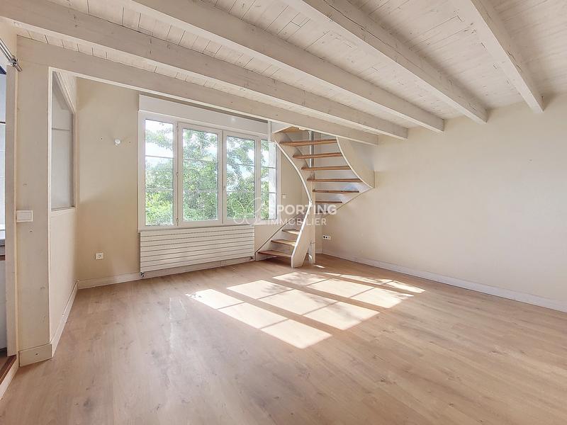 Maison - 400 m² - 8 pièces