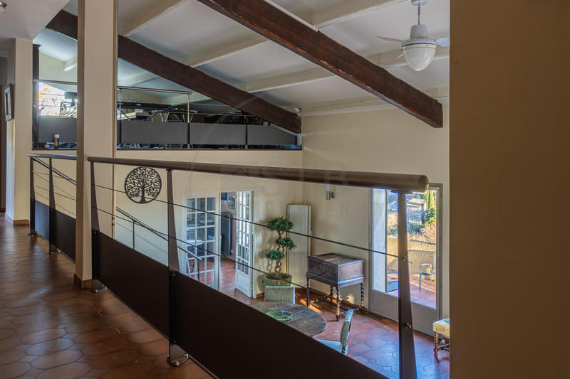 Propriété - 235 m² - 12 pièces