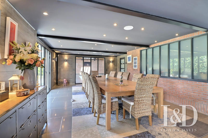 Maison - 750 m² - 14 pièces