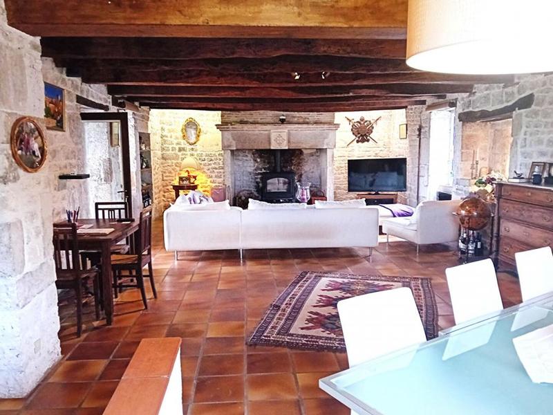 Maison - 213 m² - 9 pièces