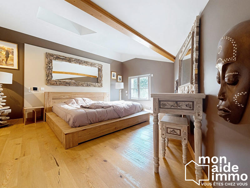 Maison - 220 m² - 6 pièces