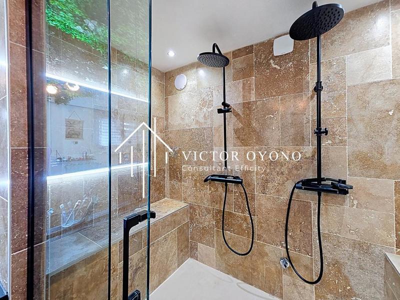 Maison - 250 m² - 9 pièces