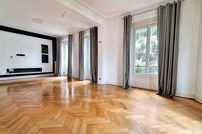 Appartement - 84 m² - 2 pièces