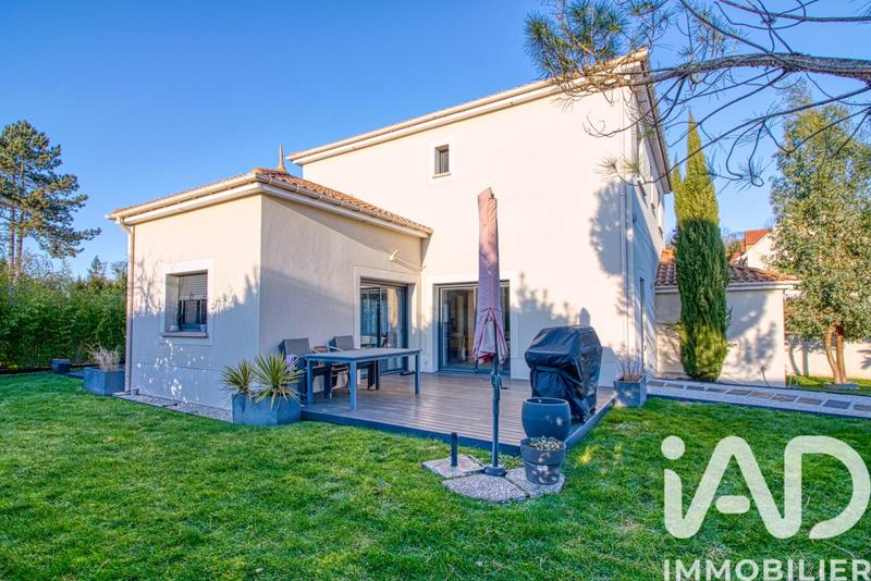 Maison - 250 m² - 7 pièces