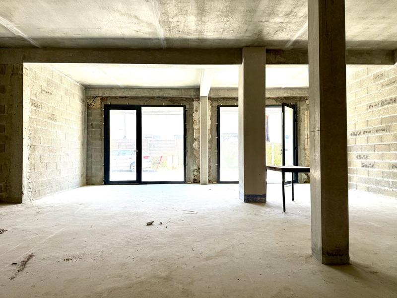 Local commercial - 210 m²