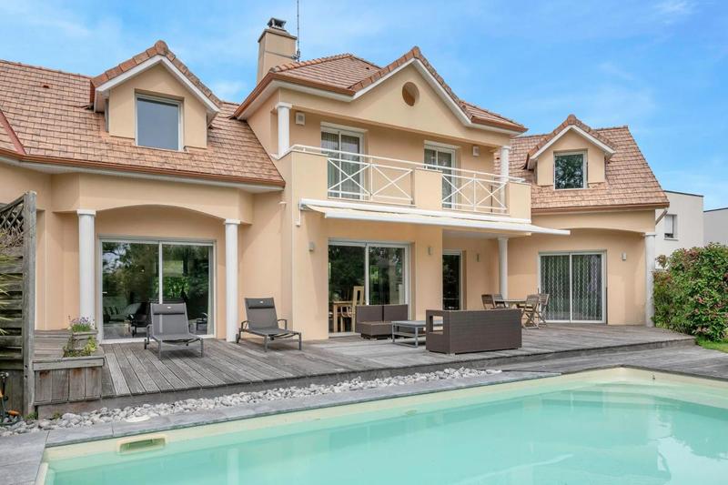 Villa - 233 m² - 12 pièces