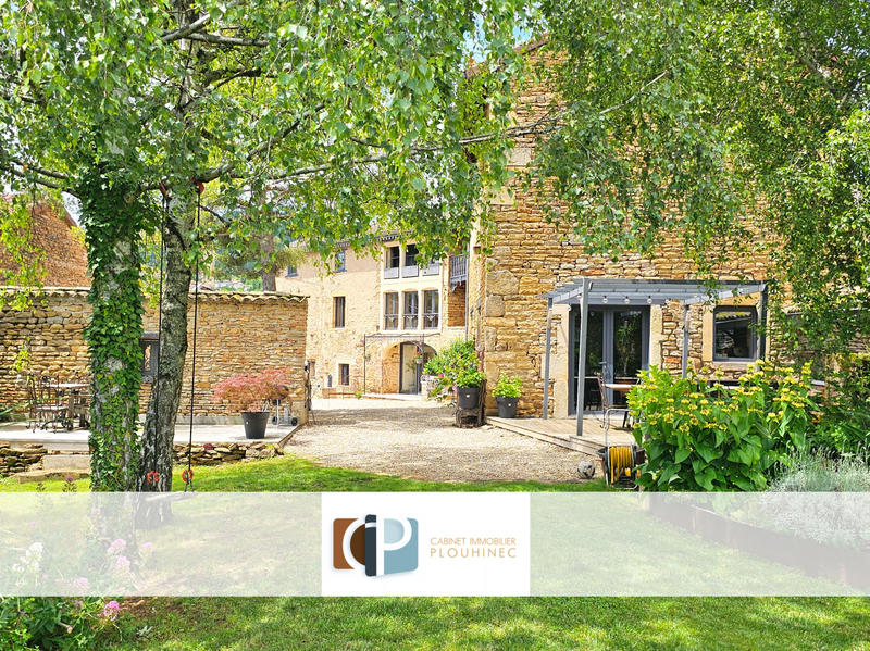 Maison - 305 m² - 8 pièces