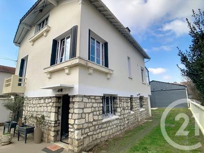 Maison - 180 m² - 8 pièces