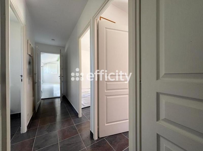 Maison - 220 m² - 6 pièces