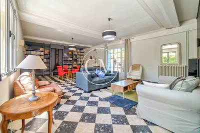 Maison - 278 m² - 8 pièces