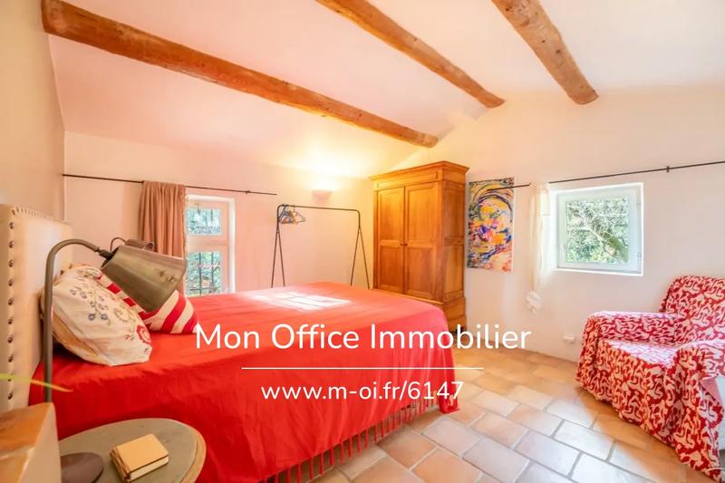 Propriété - 290 m² - 9 pièces