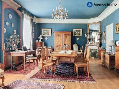 Maison - 284 m² - 11 pièces