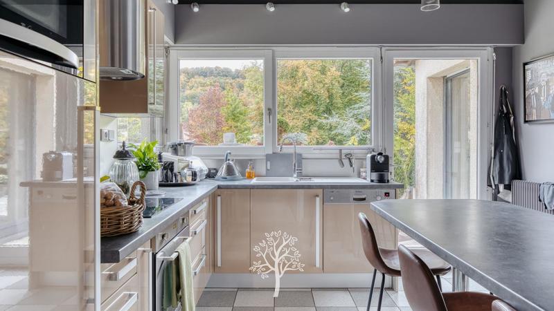 Maison - 270 m² - 6 pièces