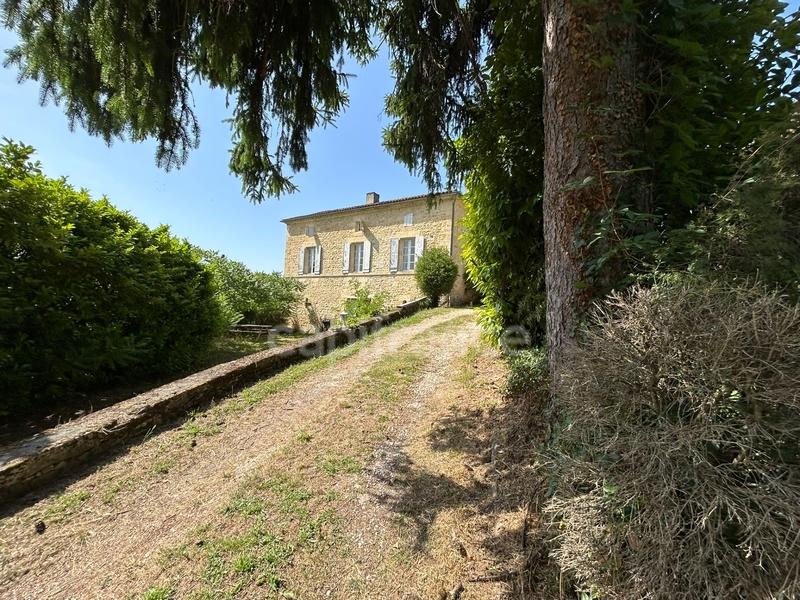 Maison - 466 m² - 17 pièces