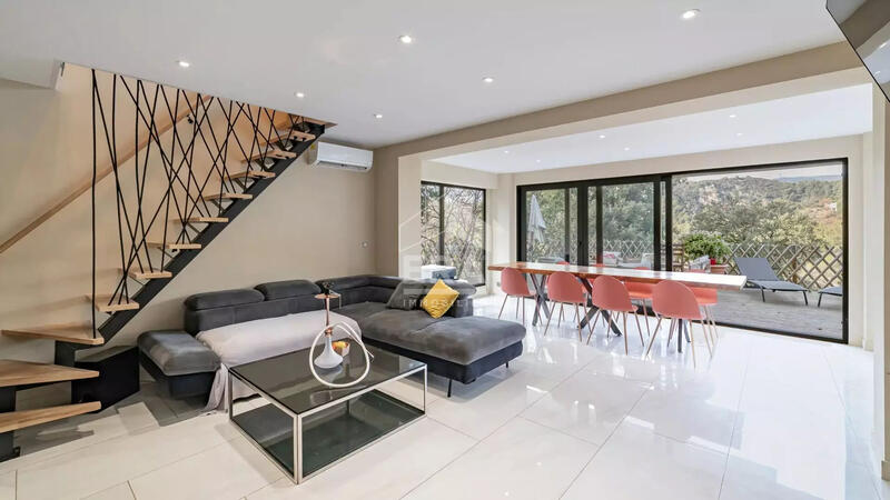 Maison - 145 m² - 5 pièces