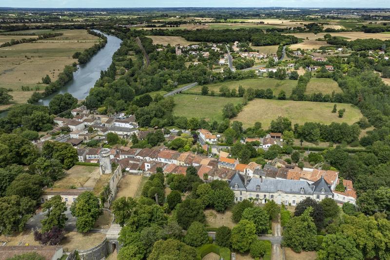 Château - 360 m² - 12 pièces