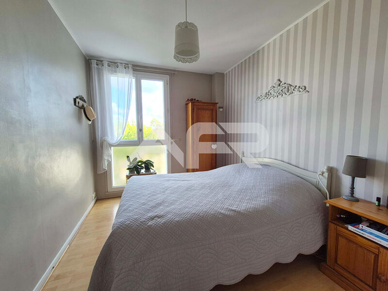 Appartement - 80 m² - 5 pièces