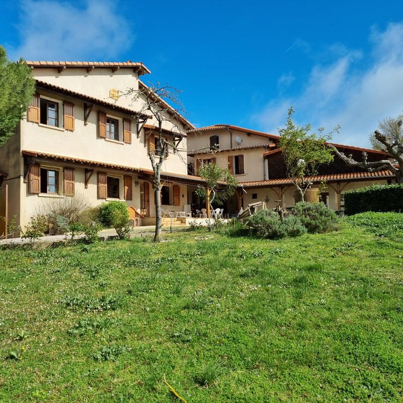 Maison - 300 m² - 9 pièces