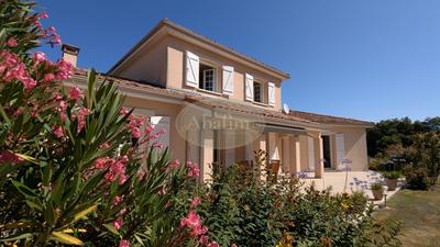 Maison - 182 m² - 6 pièces