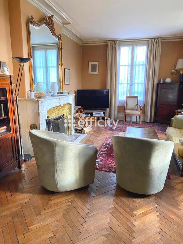 Demeure - 230 m² - 9 pièces